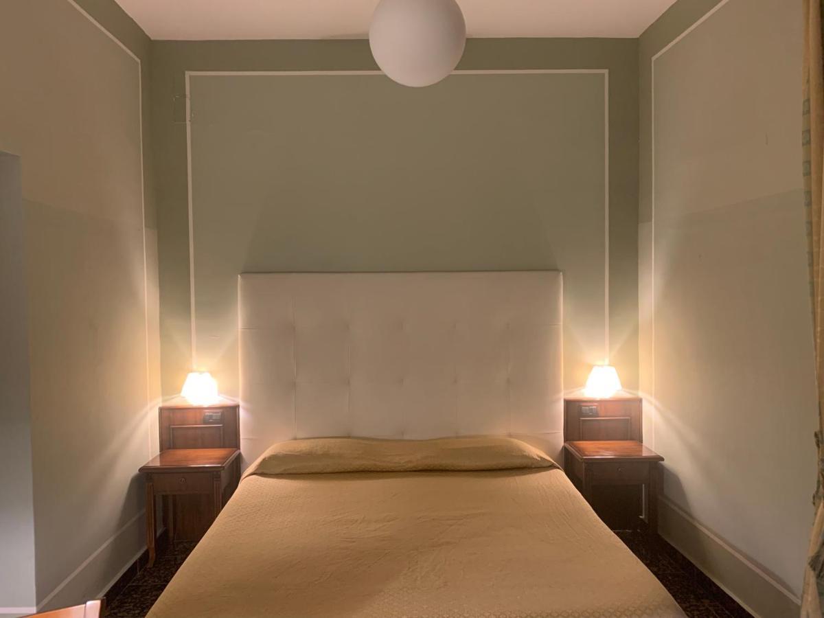 Le Stanze Del Vicere Boutique Hotel Neapel Exteriör bild