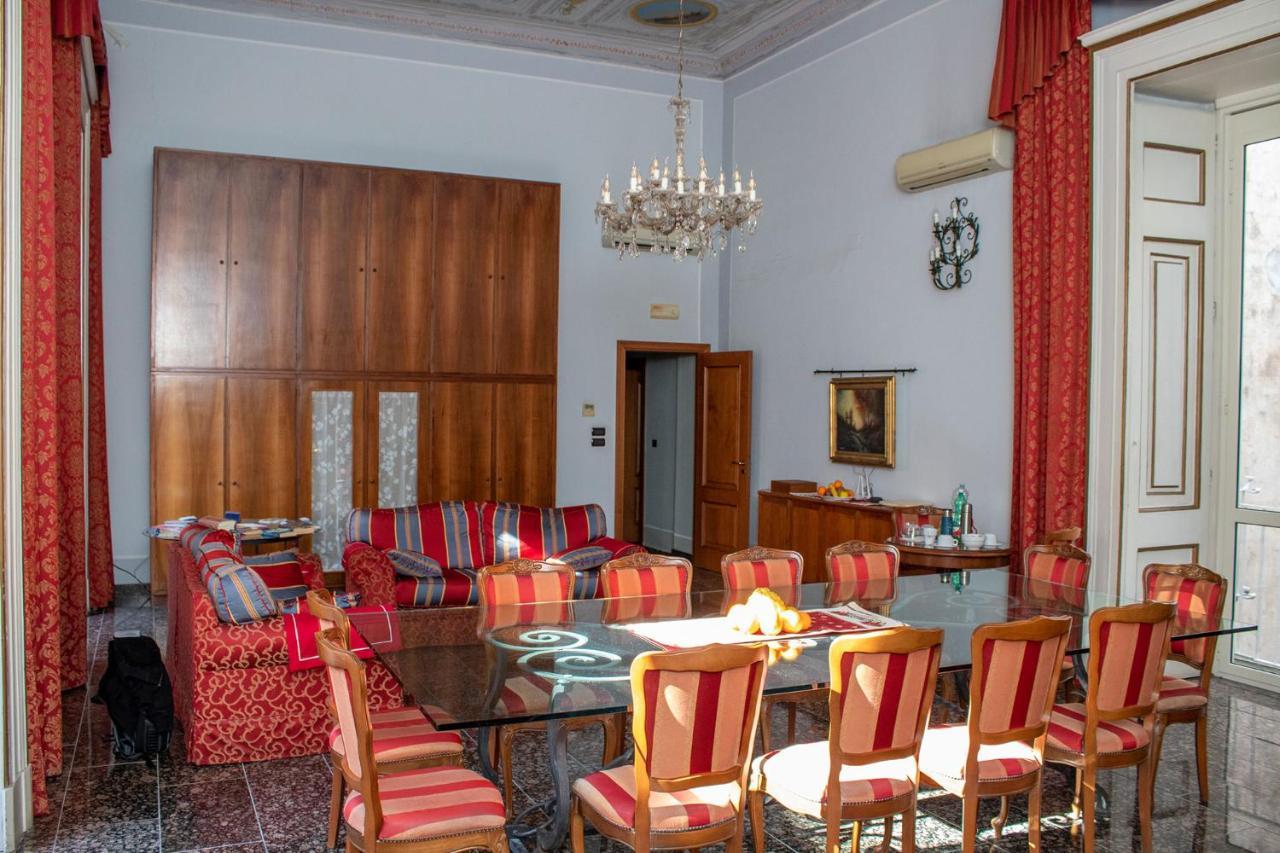 Le Stanze Del Vicere Boutique Hotel Neapel Exteriör bild