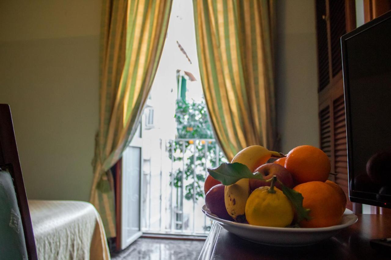 Le Stanze Del Vicere Boutique Hotel Neapel Exteriör bild