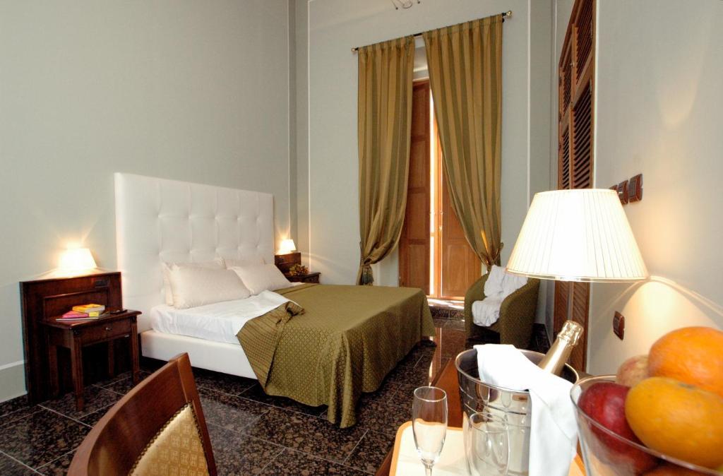 Le Stanze Del Vicere Boutique Hotel Neapel Rum bild