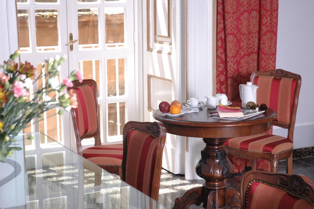 Le Stanze Del Vicere Boutique Hotel Neapel Exteriör bild